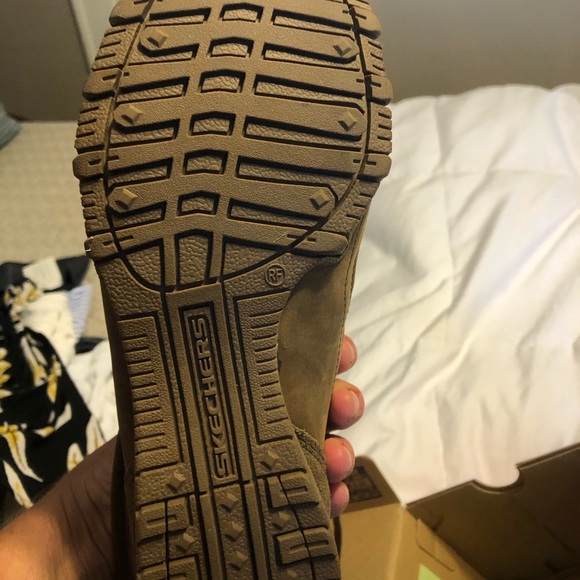 Relaxed fit chocolate Skechers with memory foam . - Picture 3 of 5